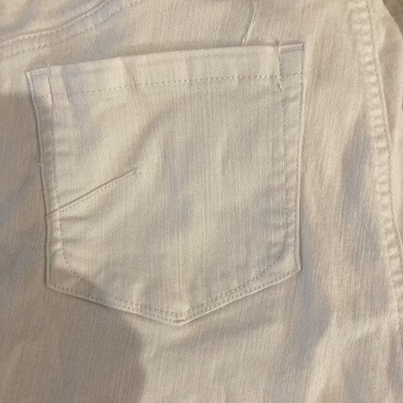 Jones of New York white jeans. Ankle skinny, size 14, but run like a 12 - Picture 3 of 4